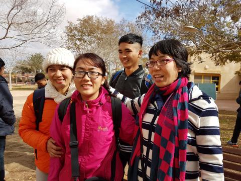  Mrs.Nguyen Bao An visiting the students in Ramat Negev